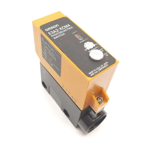 Omron E3A2-XCM4 Fiber Optic Amplifier, 24-240VAC 12-240VDC, SPDT, 3A 250VAC