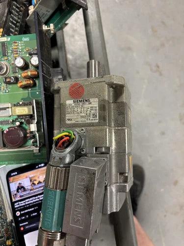 SIEMENS SERVO MOTOR 1FK7040-5AK71-1KA0 USED