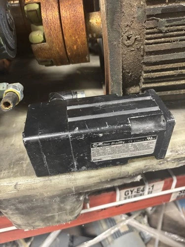 ALLEN BRADLEY AC SERVO MOTOR MPL-B230P-VJ72AA SER A