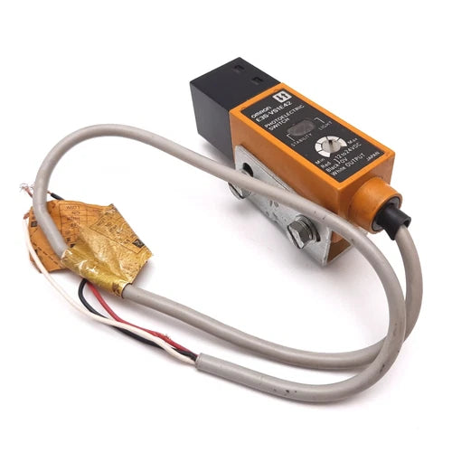 Omron E3S-VS1E42 Photoelectric Sensor Switch, Range: 12mm, Supply: 12-24VDC, NPN