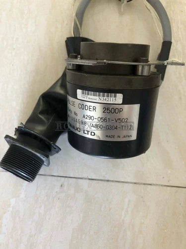 ONE Used  Fanuc A290-0561-V502 Encoder