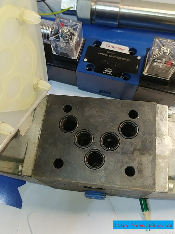 Vickers DG4S4-0133C-50 DG4S40133C50